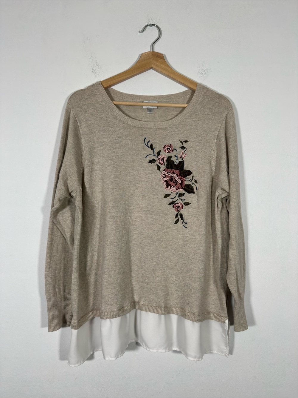 Avenue Women's Floral Embroidered Top Layered Hem Size 18/20 Beige Casual Comfy